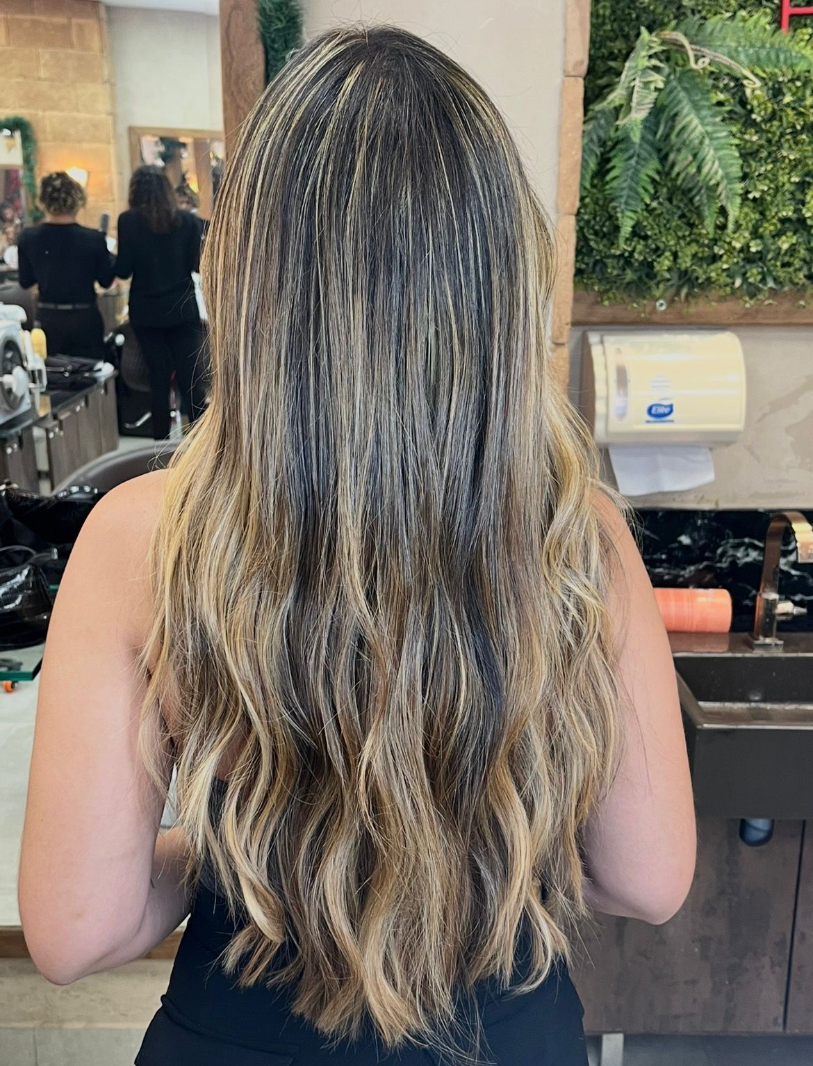 Mechas iluminadas feitas por Cristiane Mantovani na Barra da Tijuca